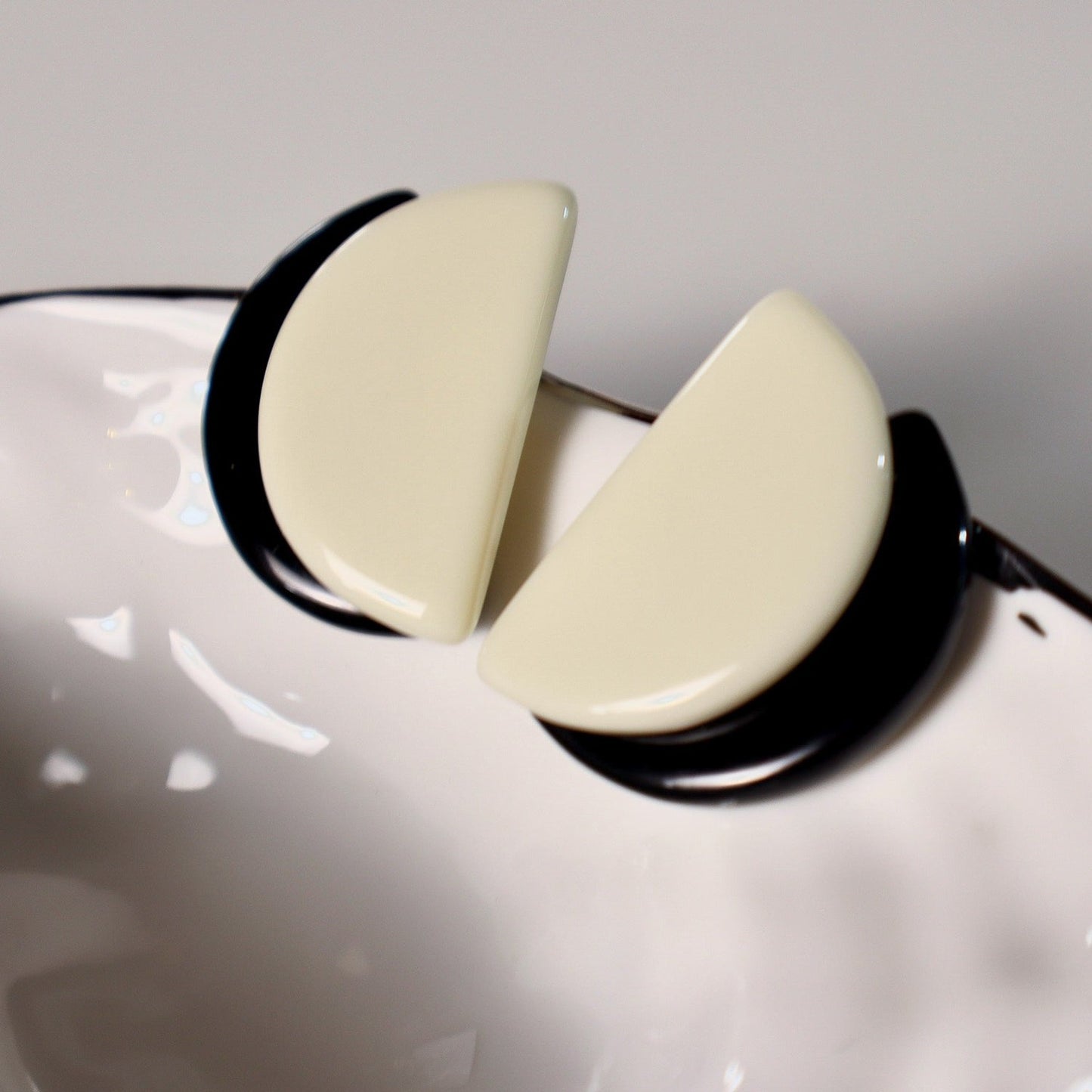 Semi Circles Resin Earrings in Black & Wihite