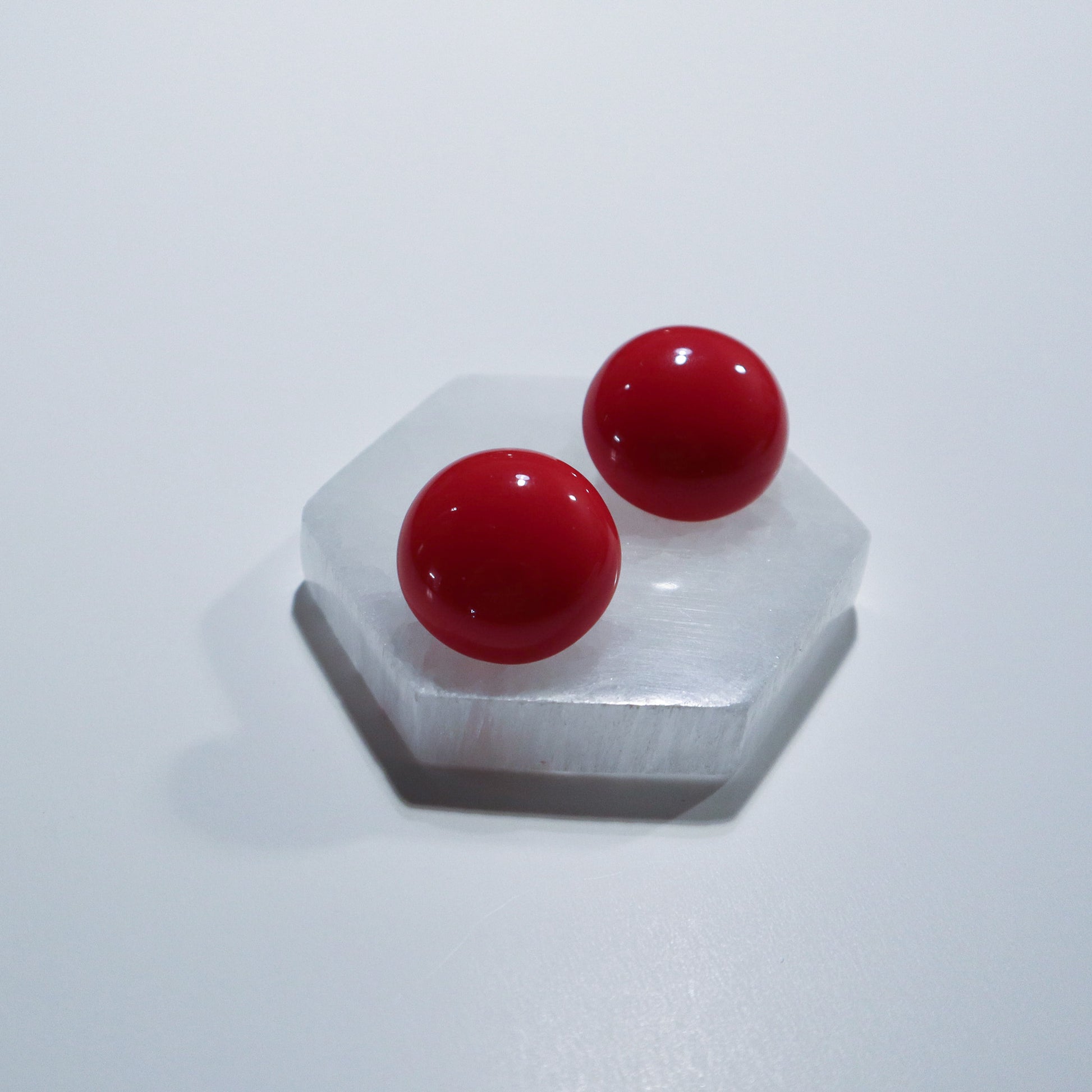 Maxi Button Resin Earrings - Red