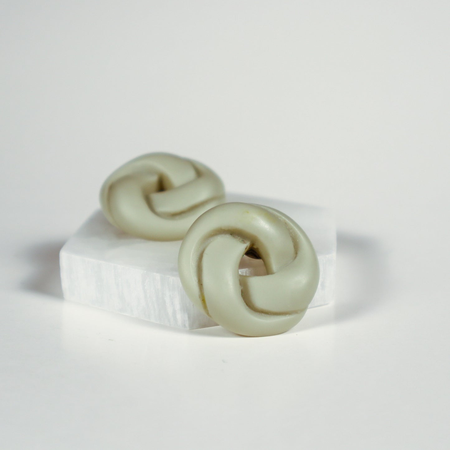 Twisted Spiral Earrings - Off White